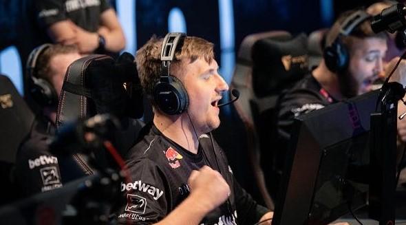 LPL季后赛：今天16：45 EDG vs FPX