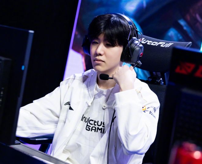 LNG Esports 和 Top Esports 在 LPL Split 2 2025 中获得胜利