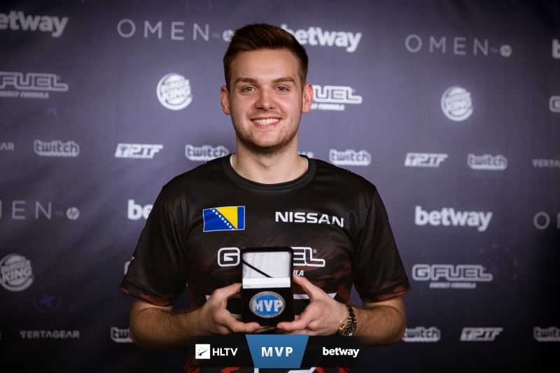 什么是“博弈论中的公共知识陷阱”？解析当全场都以为庄家必输时的崩盘。（博弈论中的“公共知识陷阱”：为何全场坚信庄家必输时更容易崩盘？）